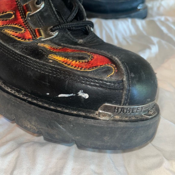 Harley-Davidson Men's Black Boots with Red and Orange Flames - Picture 7 of 9